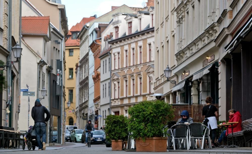 Restaurants und Kneipen wie hier in der Kleinen Ulrichstraße in der Innenstadt sind vom Veranstaltungsverbot nicht betroffen.