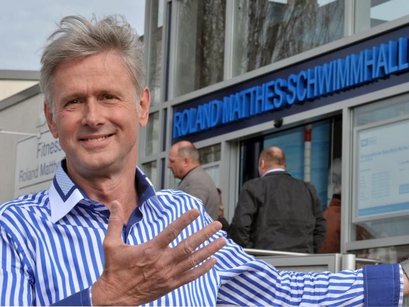 Weltklasseschwimmer Roland Matthes ist im baden-württembergischen Wertheim nach kurzer, schwerer Krankheit im Alter von 69 Jahren gestorben. Foto: Martin Schutt/dpa-Zentralbild/dpa
