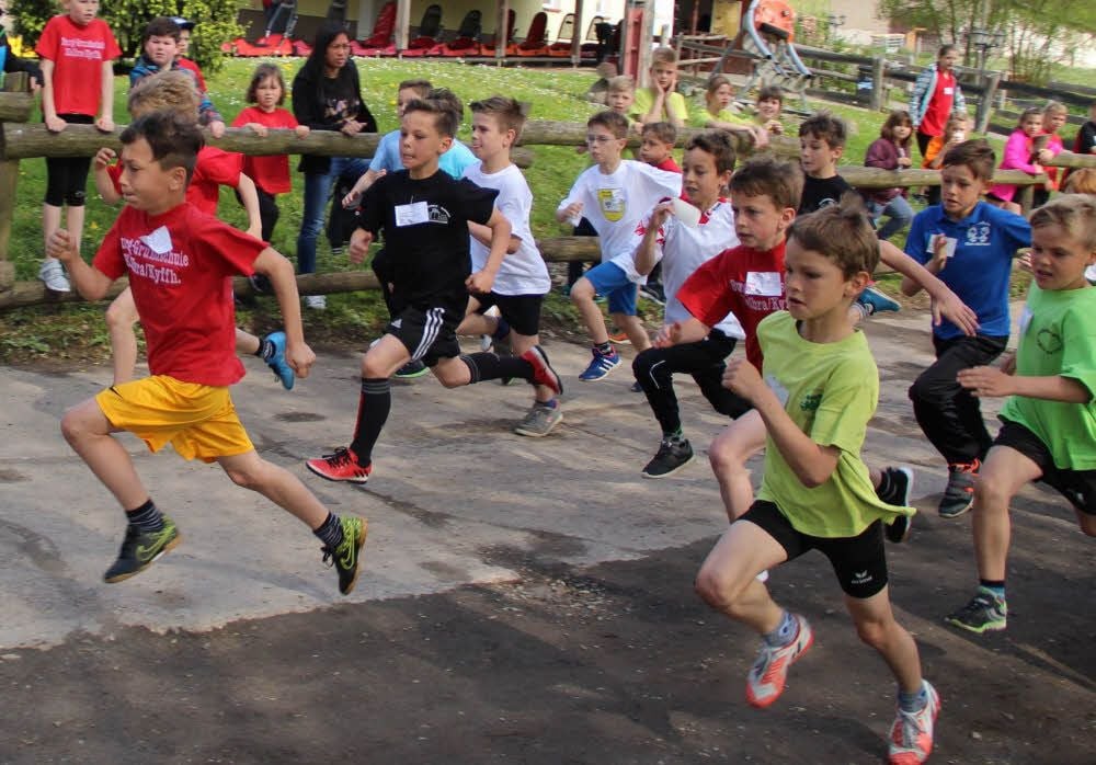 Schon am Start in Wippra ging es beim Crosslauf richtig zur Sache.