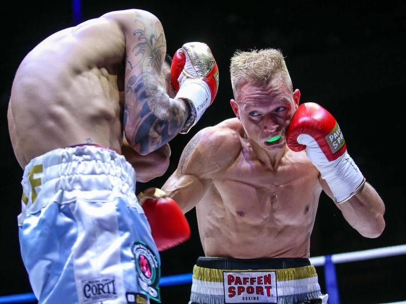 Rico Müller (r) beim Fight gegen Jeremias Ponce. Foto: Andreas Gora