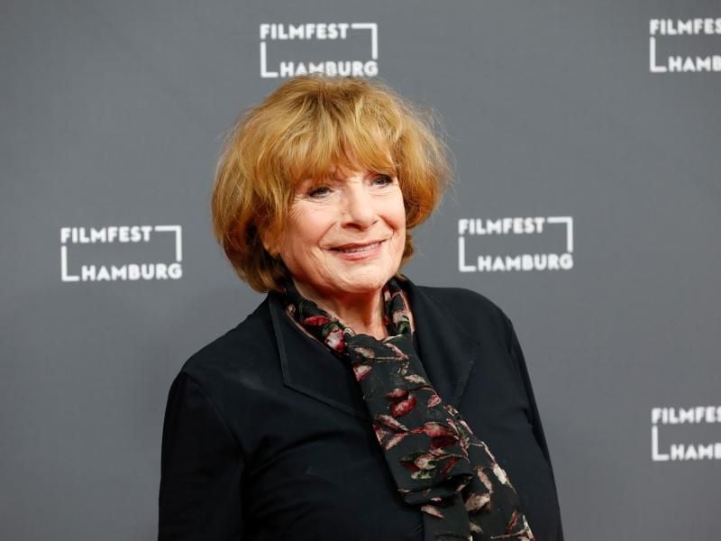 Schauspielerin Hannelore Hoger kommt zur Eröffnung des Filmfests Hamburg. Foto: Georg Wendt/dpa/Archivbild