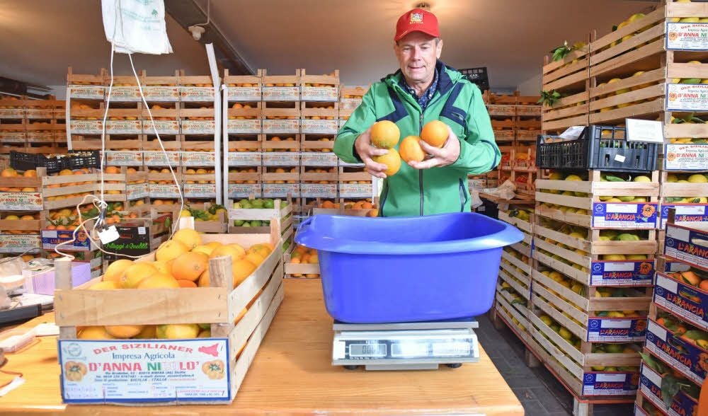 Thomas Eisel aus Mühlbeck handelt mit Orangen und anderen sizilianischen Produkten.