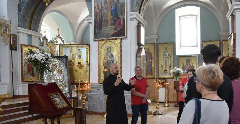 In der Kathedrale Mosyr erfuhren die Jugendlichen, dass das Gotteshaus während der Sowjetzeit als Gefängnis diente und es im Keller Erschießungen gab.