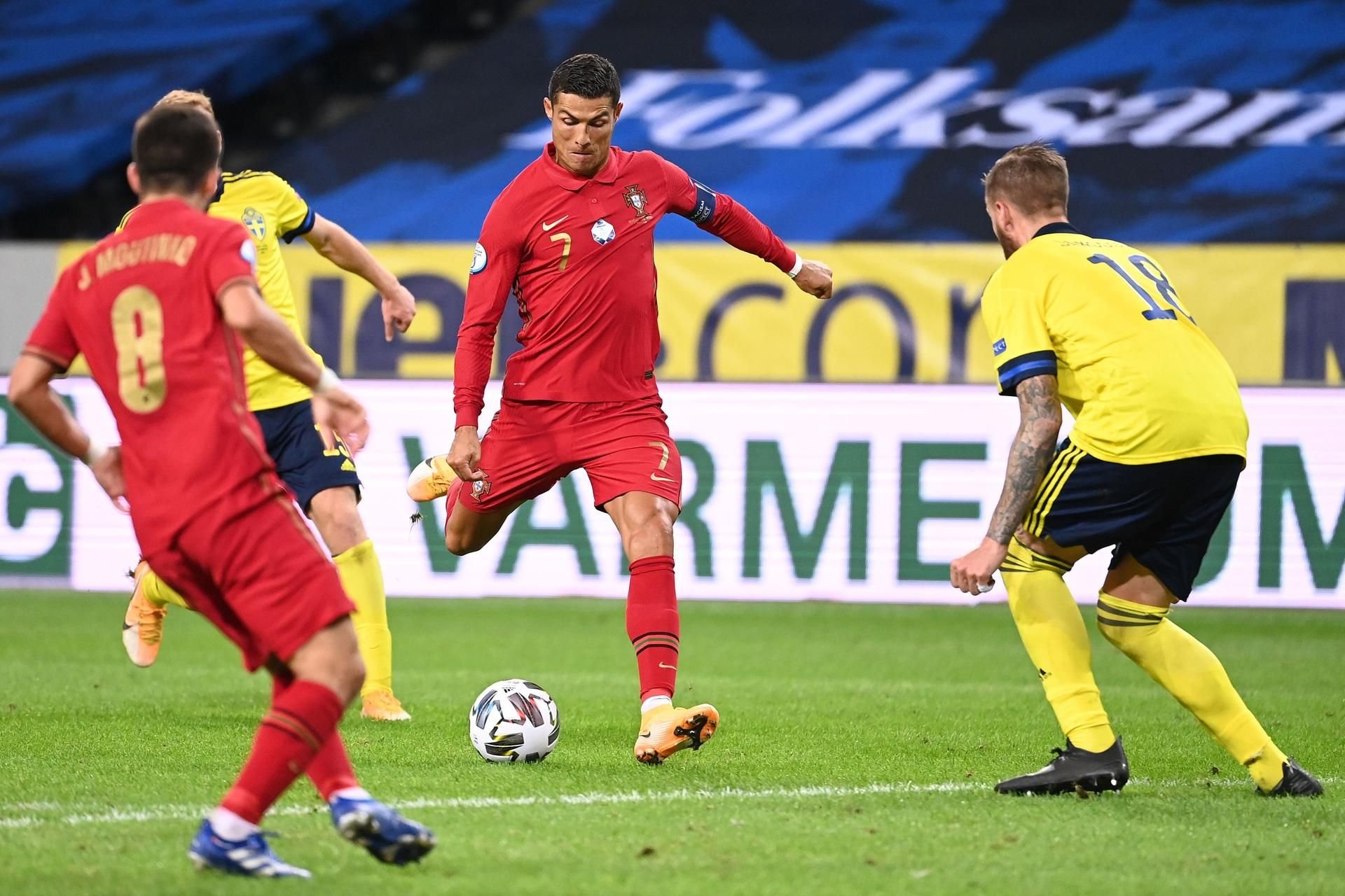 Sekunden vor dem 100. Länderspieltor: Cristiano Ronaldo beim Freistoß gegen Schweden