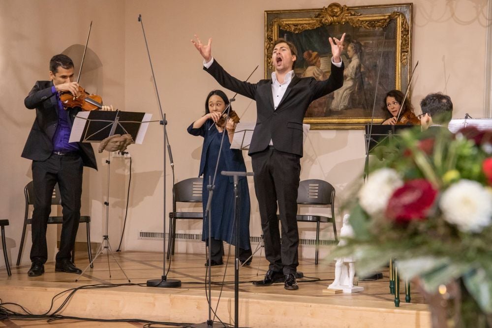 Der Countertenor und Händelpreisträger Valer Sabadus (m.) beim Händel-Day am Samstag im Händelhaus.