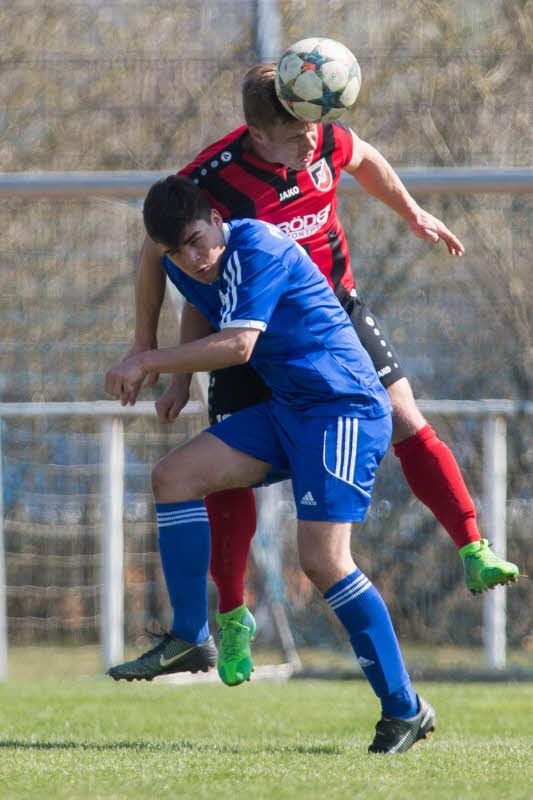 Kai Eckardt (SCN II, oben) und Richard Fritsche (Nebra) verloren am Sonntag mit ihren Kreisoberliga-Teams.