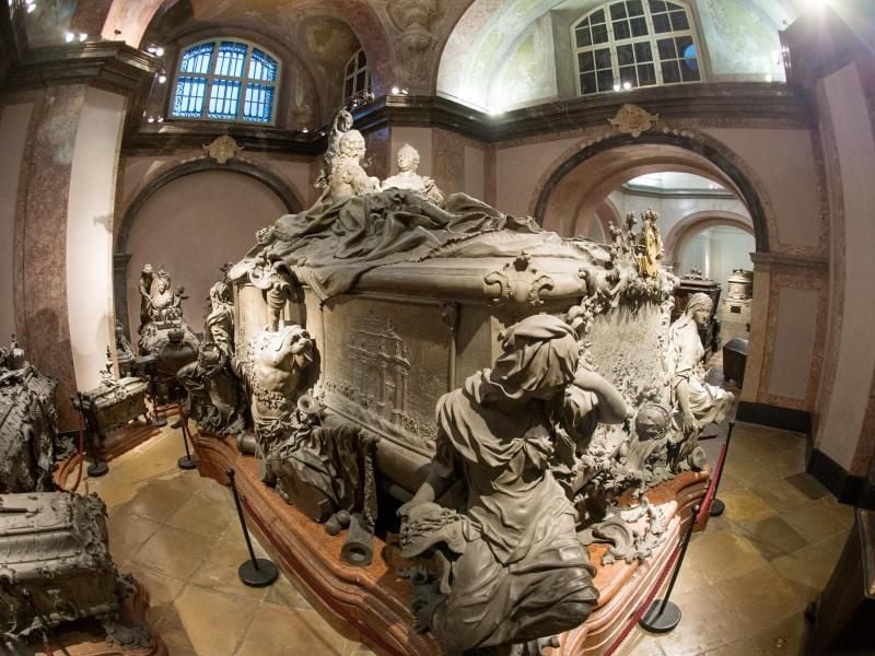 Der spätbarocke Doppelsarkophag für Kaiserin Maria Theresia (1717-1780) und ihren Mann Franz I. Stephan (1708-1765) in der Kapuzinergruft (Kaisergruft) in Wien. Foto: Daniel Reinhardt
