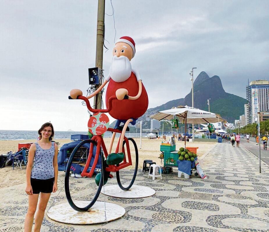 Weihnachtsmann zwischen Strand und Mangostand - in Rio de Janeiro erlebt Auswanderin Anne-Kirstin Berger Weihnachten ein wenig anders als in Bad Lauchstädt.