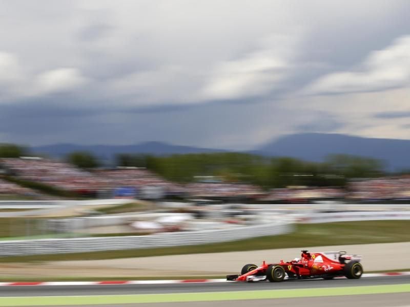 Sebastian Vettel vom Team Scuderia Ferrari fährt auf der Rennstrecke. Foto: Manu Fernandez/AP