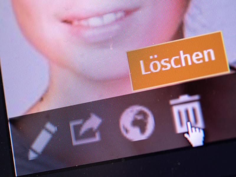 Fotos von Mitarbeitern darf der Arbeitgeber nur nach Einwilligung auf der Firmen-Homepage veröffentlichen. Foto: Andrea Warnecke/dpa-tmn