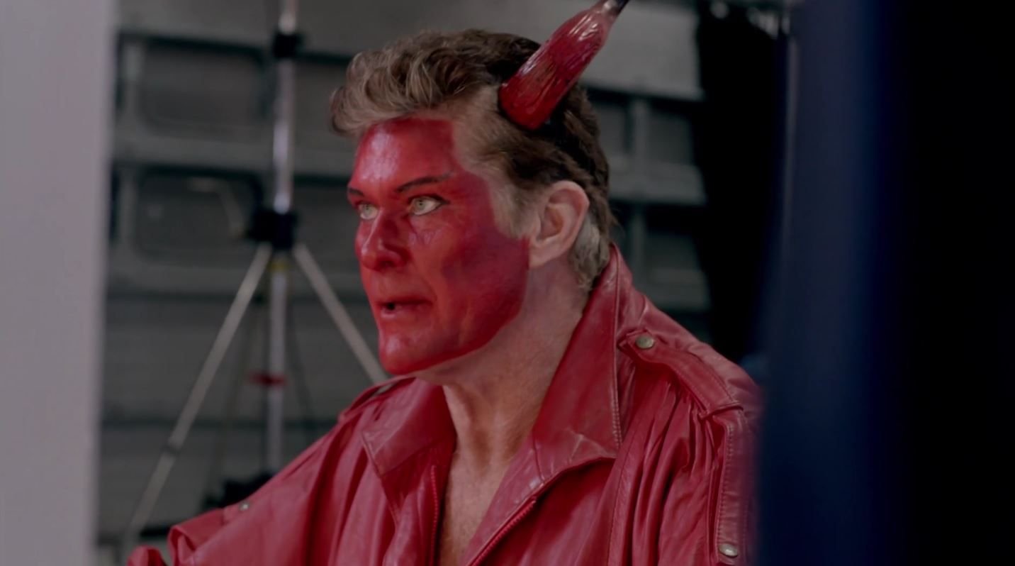 David „The Hoff“ Hasselhoff spielt in der vom englischen Sender BBC produzierten Serie „Hoff The Record“ mit. Sogar der Fernsehpreis Emmy winkt dafür.