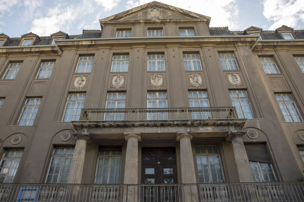 Das ehemalige Verwaltungsgebäude der Eisenhüttenwerke in der Parkstraße 1 in Thale soll zum Hotel umgebaut werden.