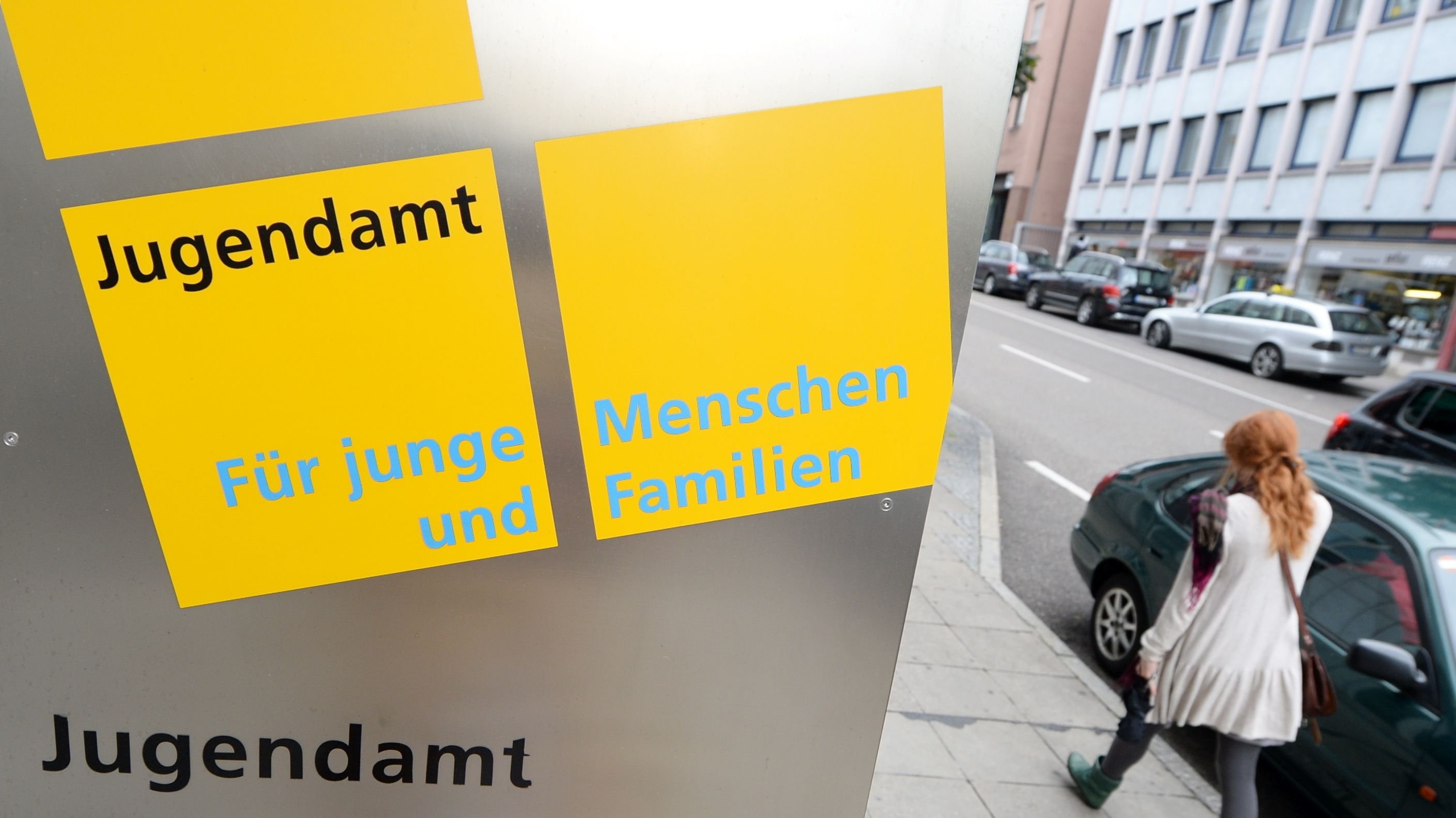 Hinweisschild eines Jugendamtes