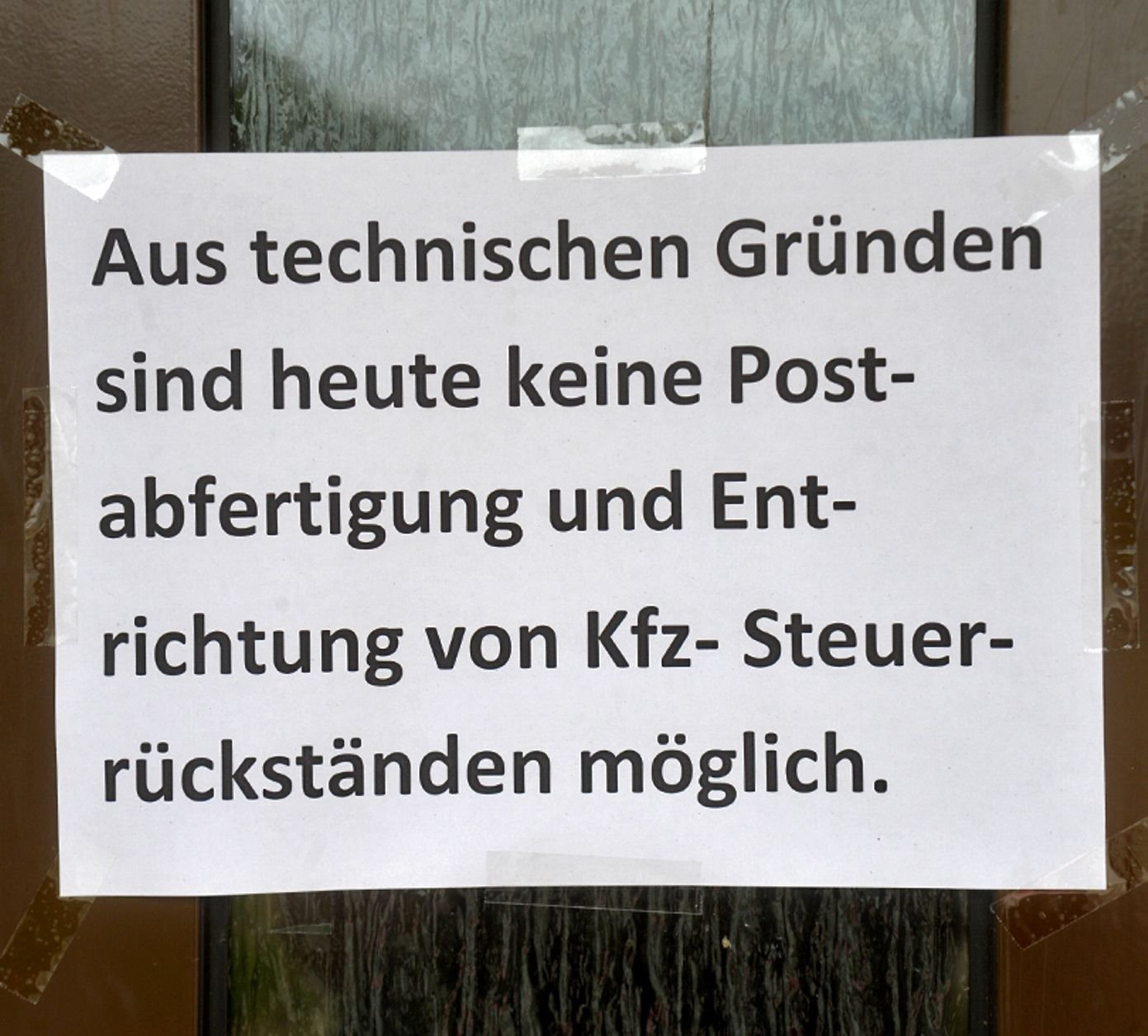 Ein Zettel an der Eingangstür weist darauf hin, dass das Zollamt vorerst geschlossen bleibt.