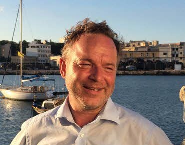 Der Gründer von SOS Mediterranée ist Kapitän Klaus Vogel.