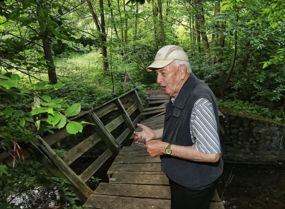 Seit 2015 vermisst Heinz-Jürgen Klug als passionierter Wanderer die Brücke über die Thyra. Fußgänger oder Radfahrer müssen auf die Straße ausweichen. Doch das, sagt der Rottleberöder, sei „kreuzgefährlich“.