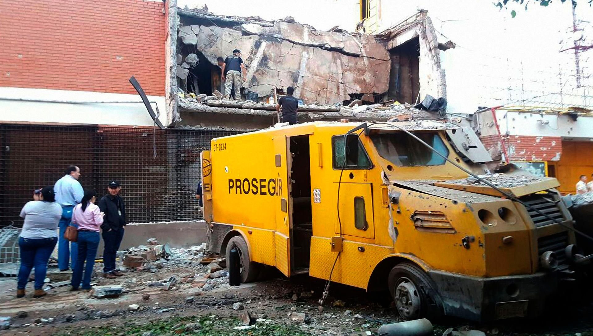 Die Gangster hatten sich mit Sprengsätzen freie Bahn zum Tresor des Geldtransport-Depots in Ciudad del Este verschafft.