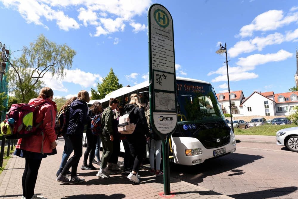 Mit der Netzkarte ist das Einsteigen in den Bus nicht nur nach der Schule erlaubt, sondern auch in den Sommerferien.