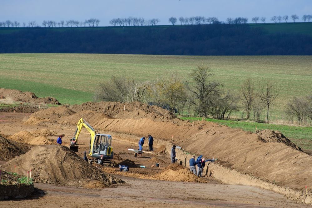 Bevor mit dem Bau der Umgehungsstraße begonnen werden kann, sind im Bereich Tultewitz-Rödigen archäologische Grabungen nötig.