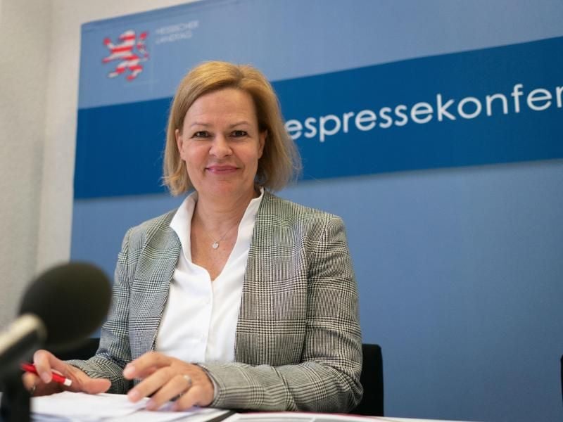 Nancy Faeser, neue Vorsitzende der SPD-Fraktion im hessischen Landtag, spricht bei einer Pressekonferenz. Foto: Frank Rumpenhorst/Archivbild