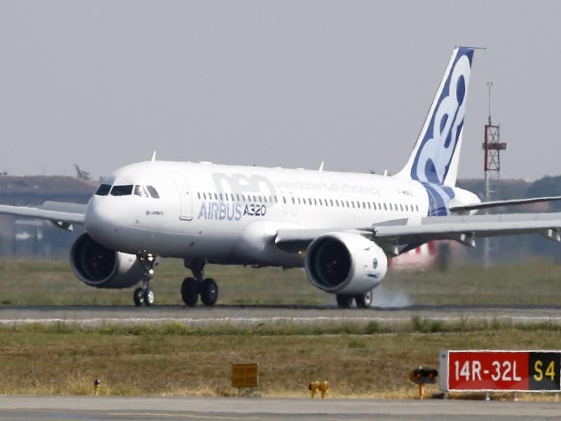 Flugzeugbauer Airbus lässt den A321neo künftig auch in Toulouse bauen. Foto: Guillaume Horcajuelo/epa/dpa/Archivbild