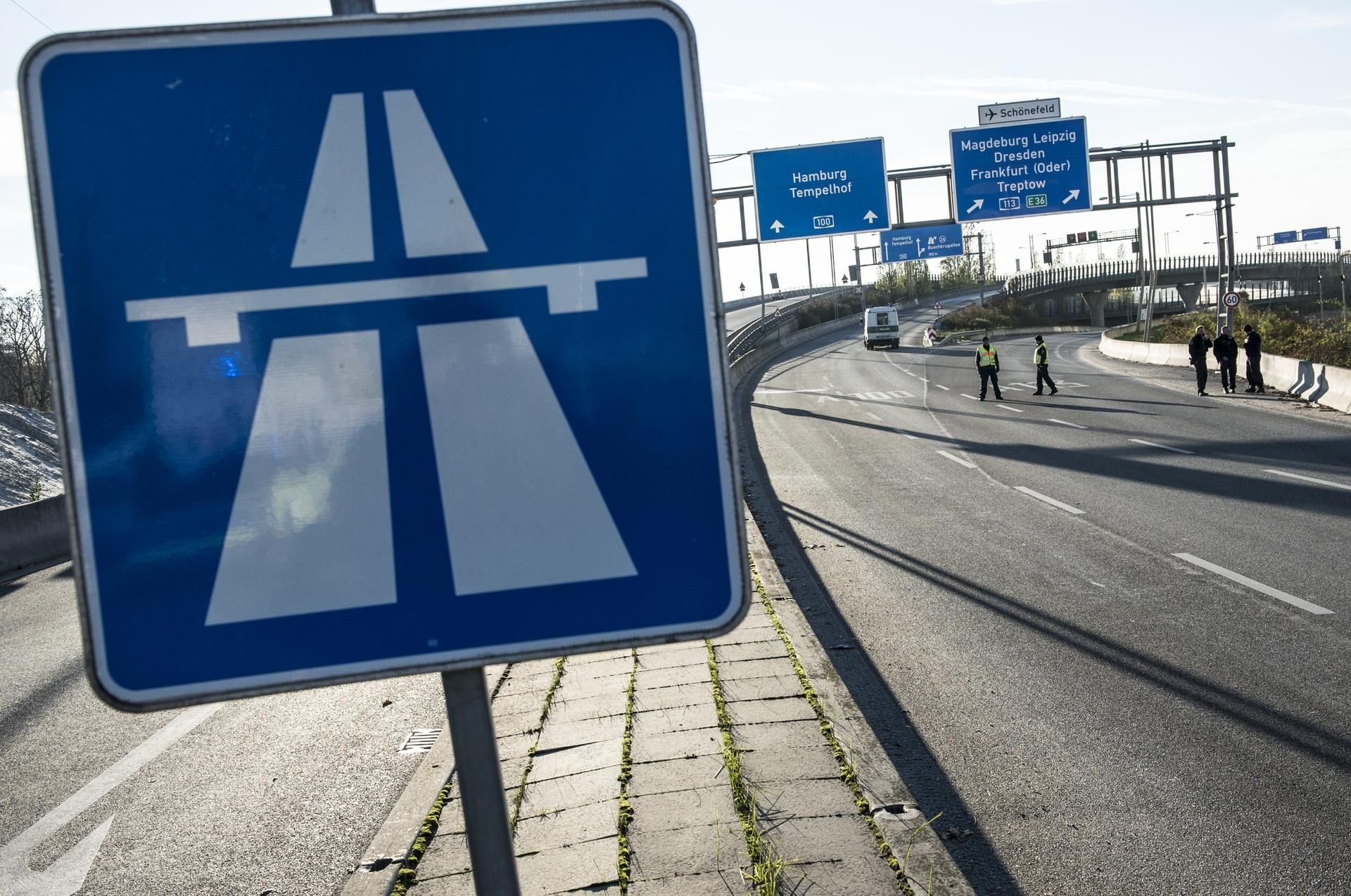 Auf der A100 in Berlin erlitt ein Mann am Steuer einen Herzinfarkt.