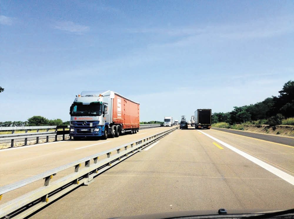 Die schmale Leitplanke auf der A 9-Baustelle.