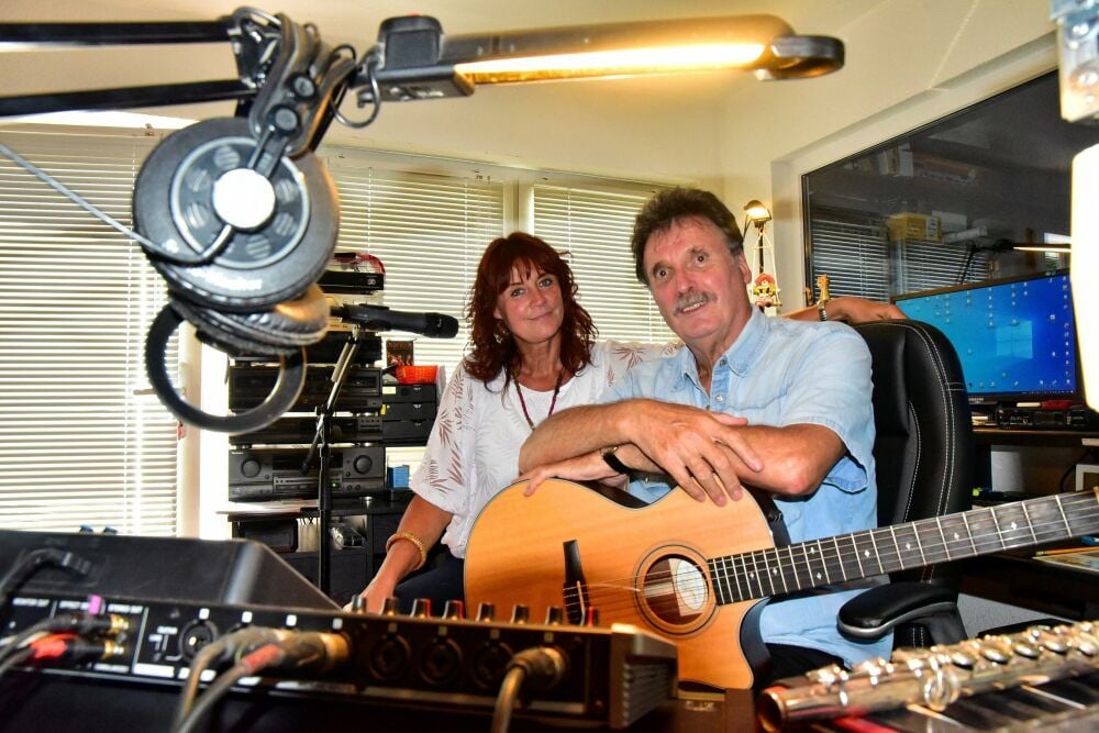 Sabine Wazelewski und Klaus-Jürgen Dobeneck in ihrem heimischen Studio