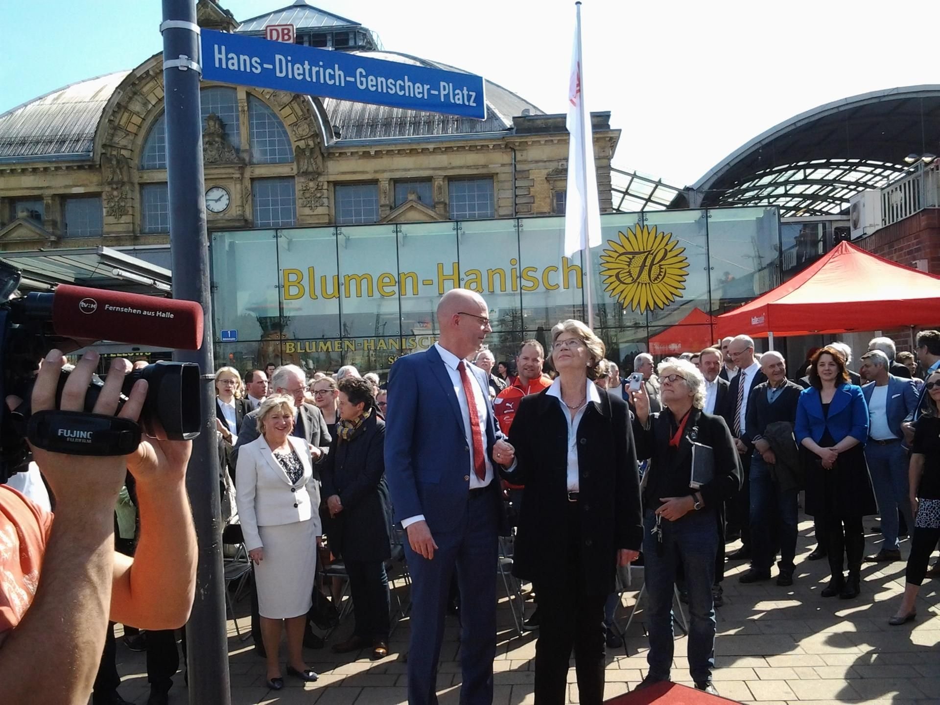 Umbenennung des Bahnhofsvorplatzes in Hans-Dietrich-Genscher-Platz