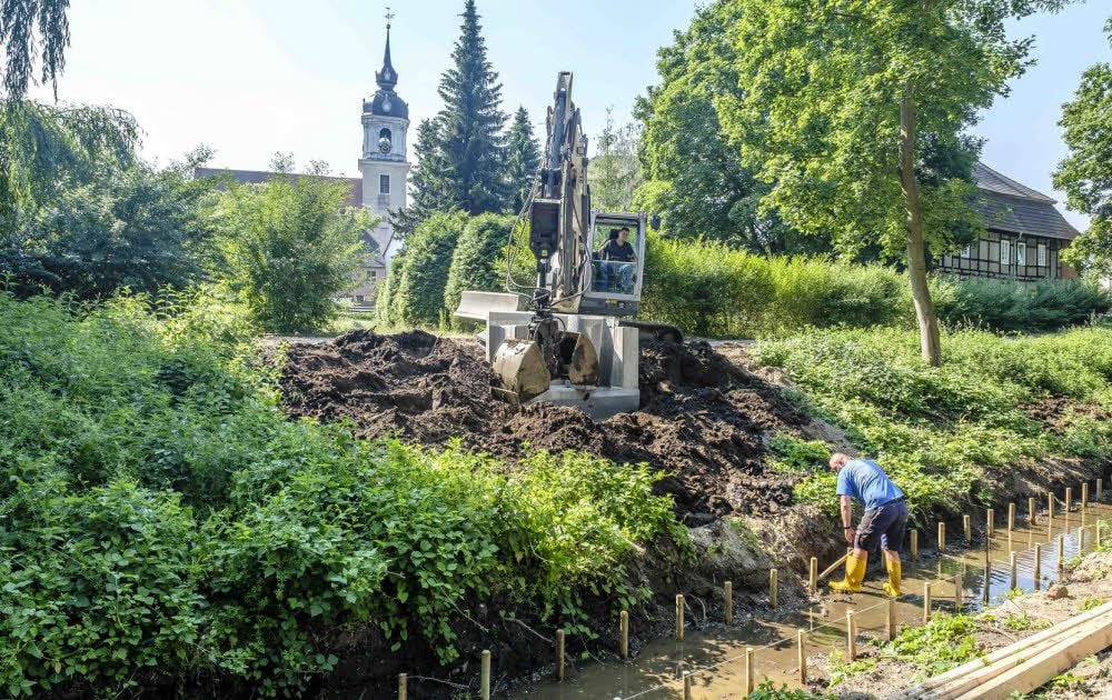 Auch die Uferbefestigung des Pretzscher Bachs gehört zu den Arbeiten im Kontext der Park-Sanierung.