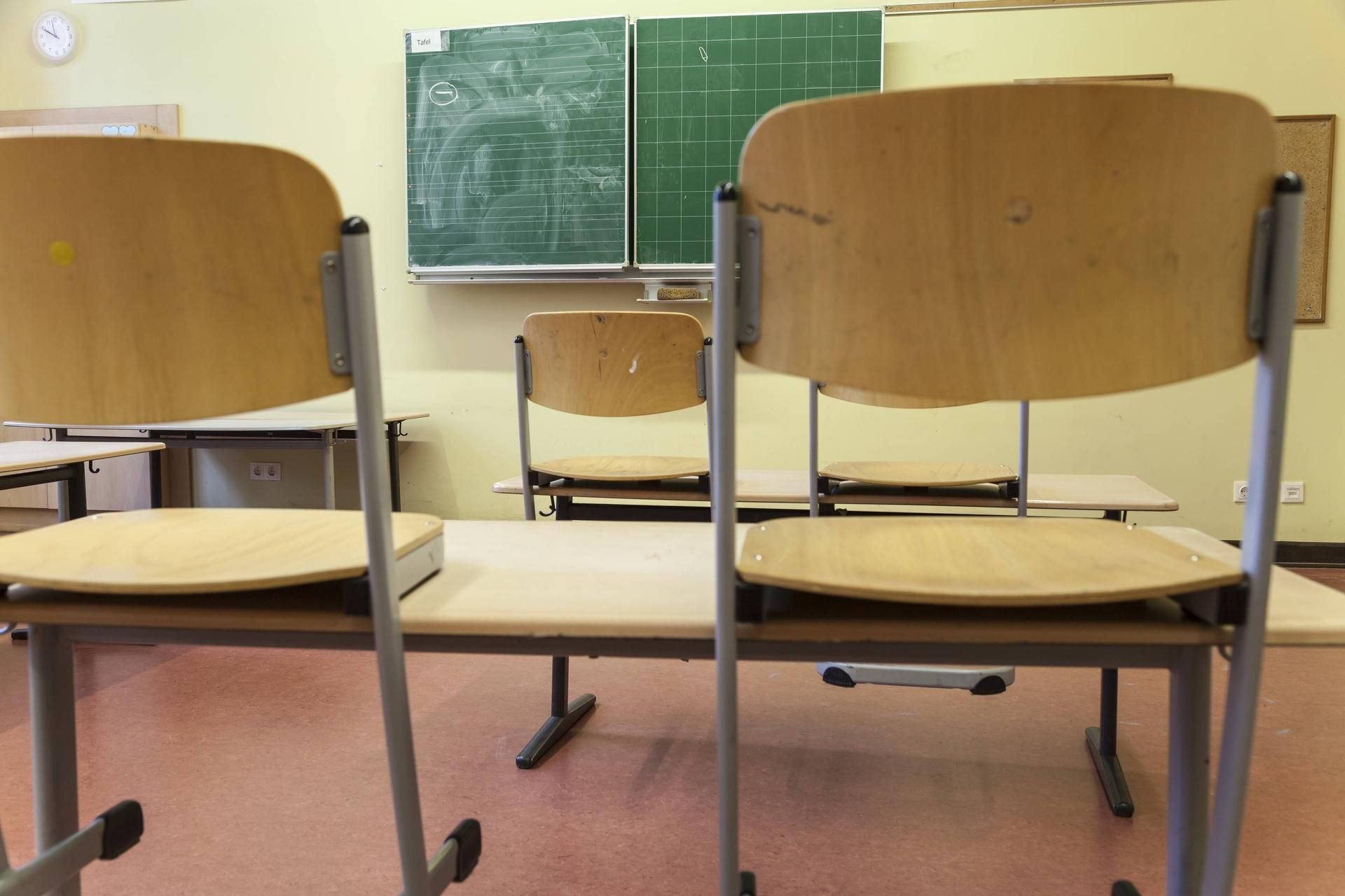 In Halle zeigte ein Berufsschüler im Klassenzimmer den Hitlergruß. Juristische Folgen hat das nicht.