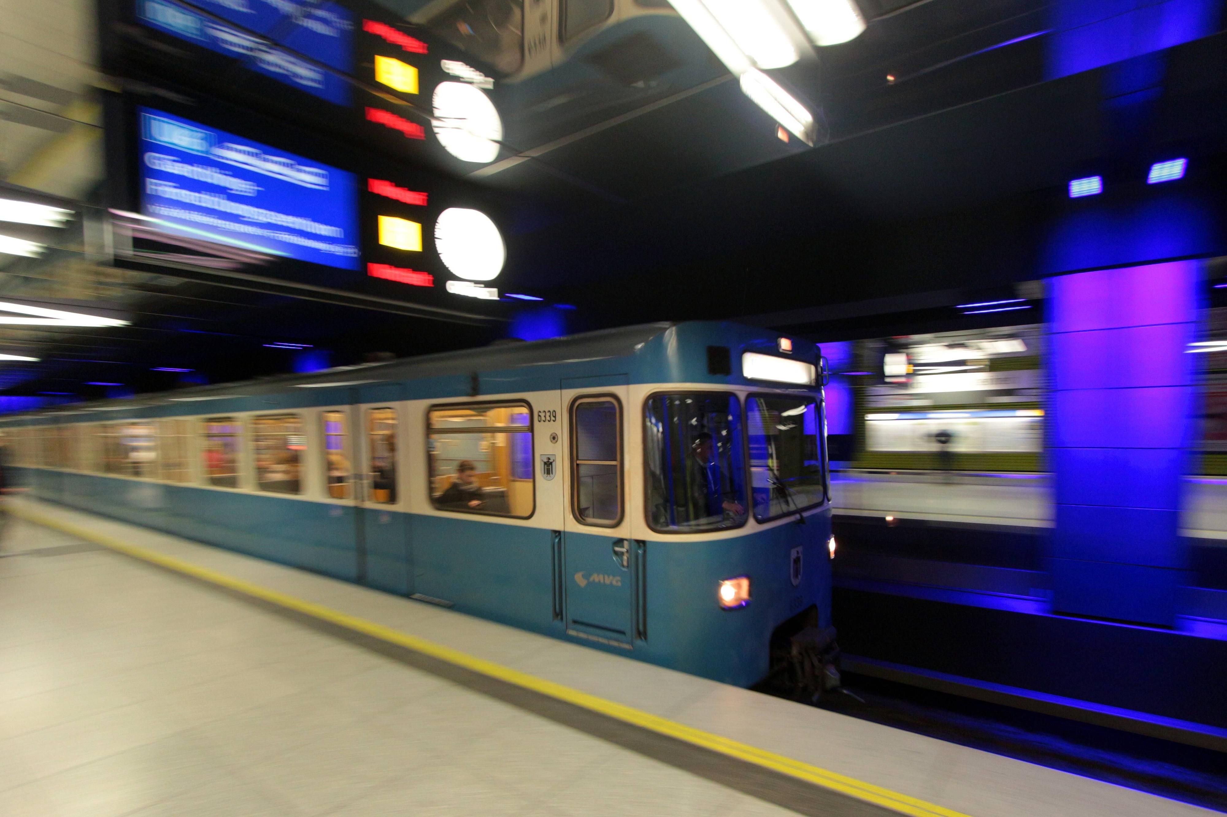 Die Münchner Verkehrsgesellschaft (MVG) musste die U-Bahnhaltestelle Odeonsplatz evakuieren.