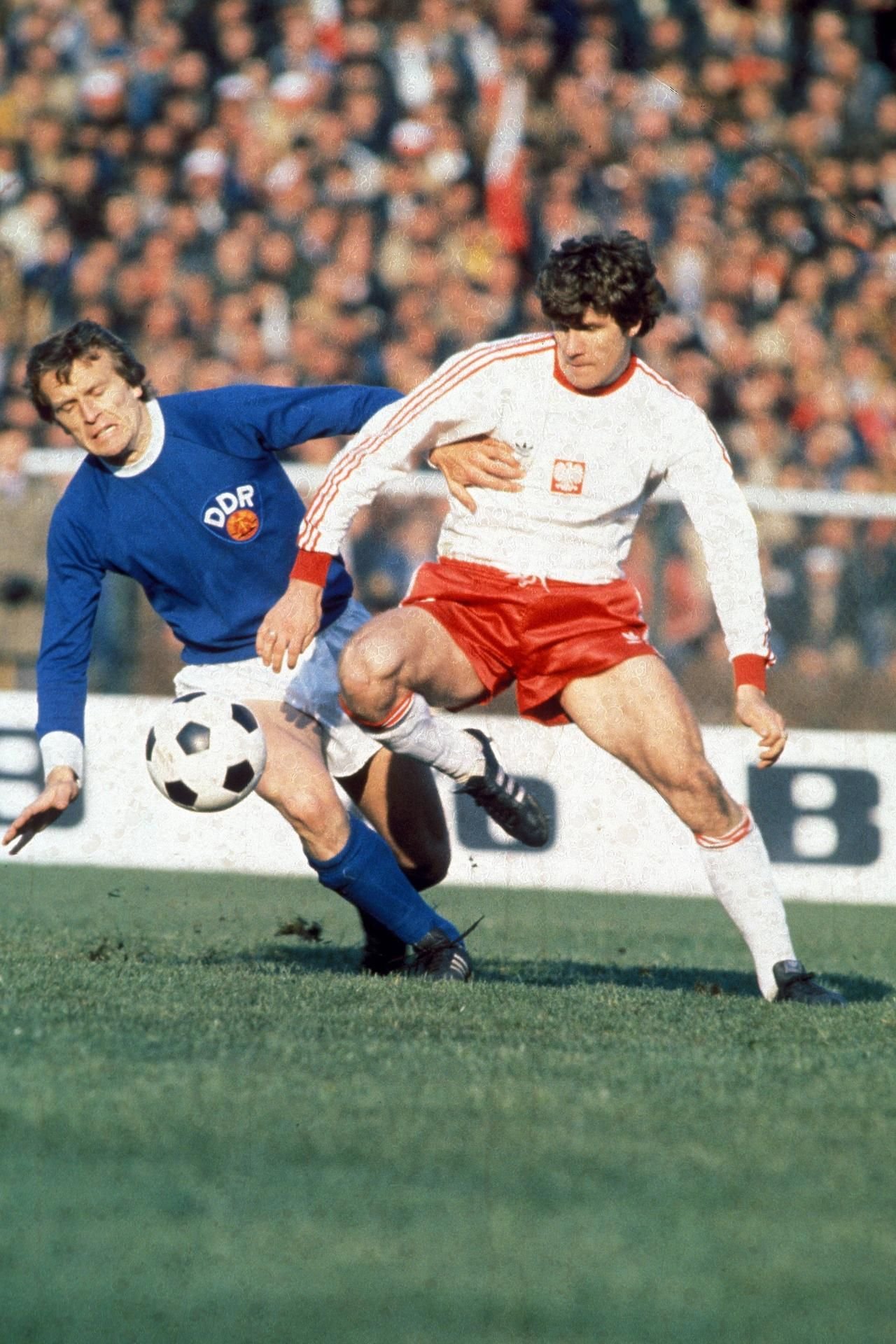 Dieter Strozniak im Nationaltrikot der DDR beim Länderspiel gegen Polen 1981.