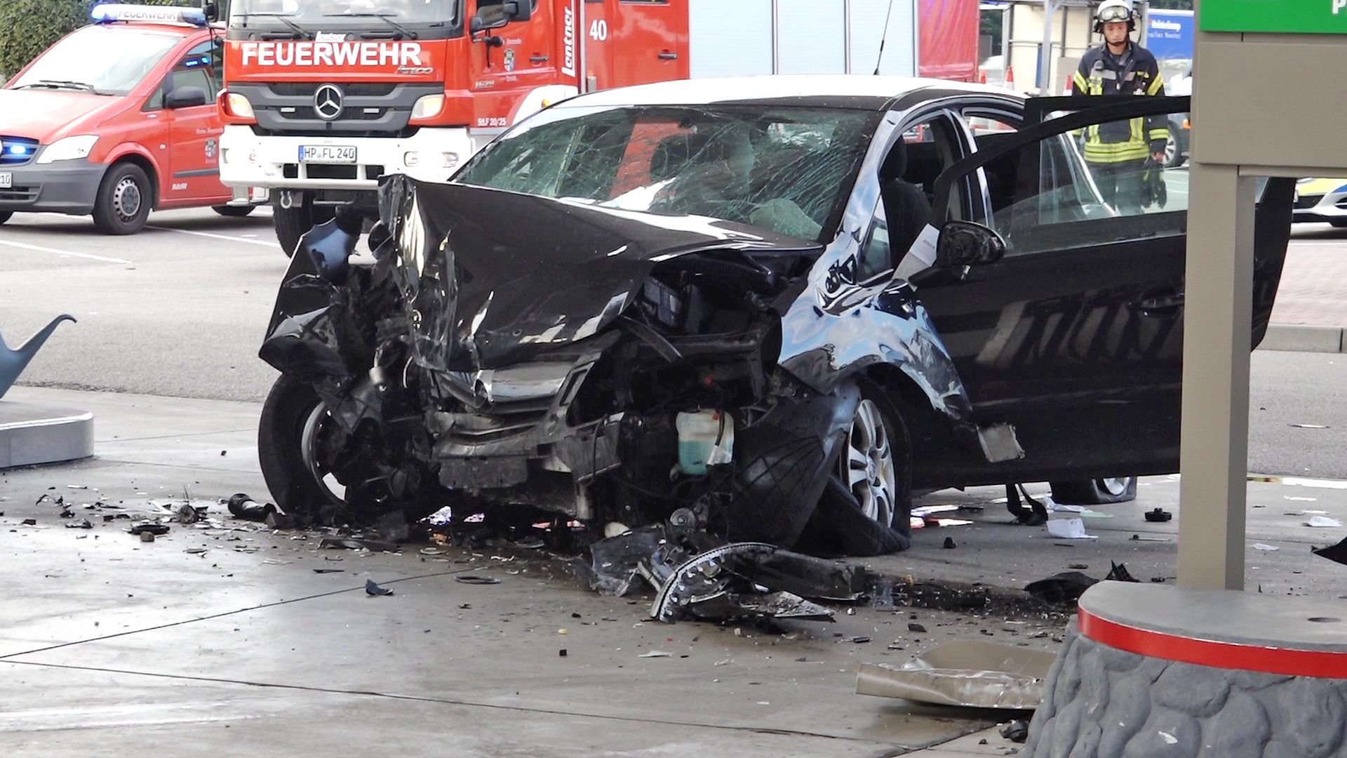 Drei Männer hatten das Auto Weinheim im Rhein-Neckar-Kreis aufgebrochen. Polizisten verfolgten die Verdächtigen bei ihrer Flucht.