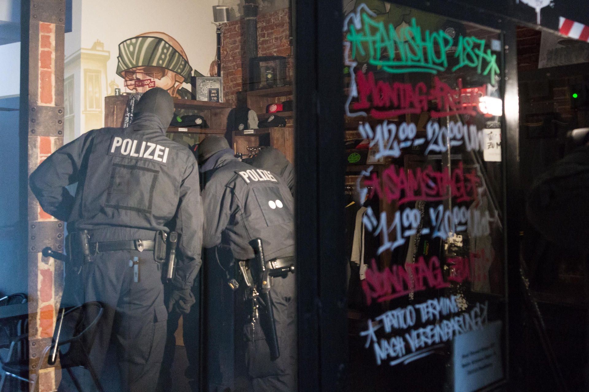 DAs SEK im Einsatz bei der Razzia in Hamburg