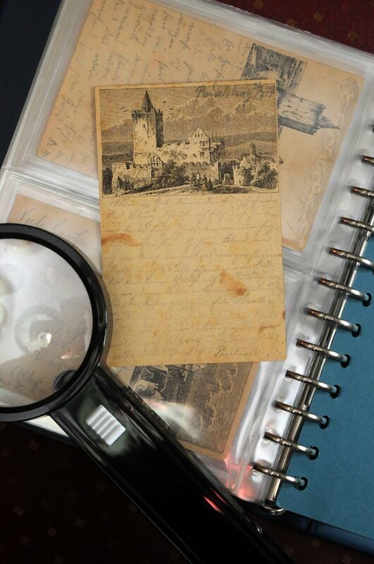 Dies ist die oder zumindest eine der ältesten je verschickten Ansichtspostkarten der Welt. Sie trägt das Datum 26. Juli 1874.