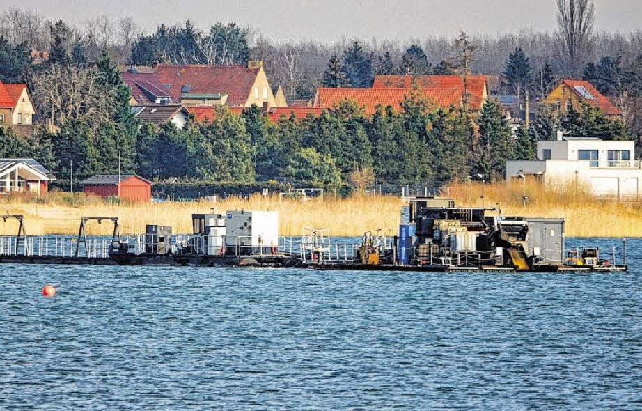 Legt die Förderplattform auf der Goitzsche schon in wenigen Wochen los? Das Verwaltungsgericht hat den Bernsteinabbau möglich gemacht.