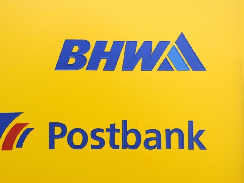 BHW und Postbank Logos. Foto: Wolfgang Weihs/Archivbild