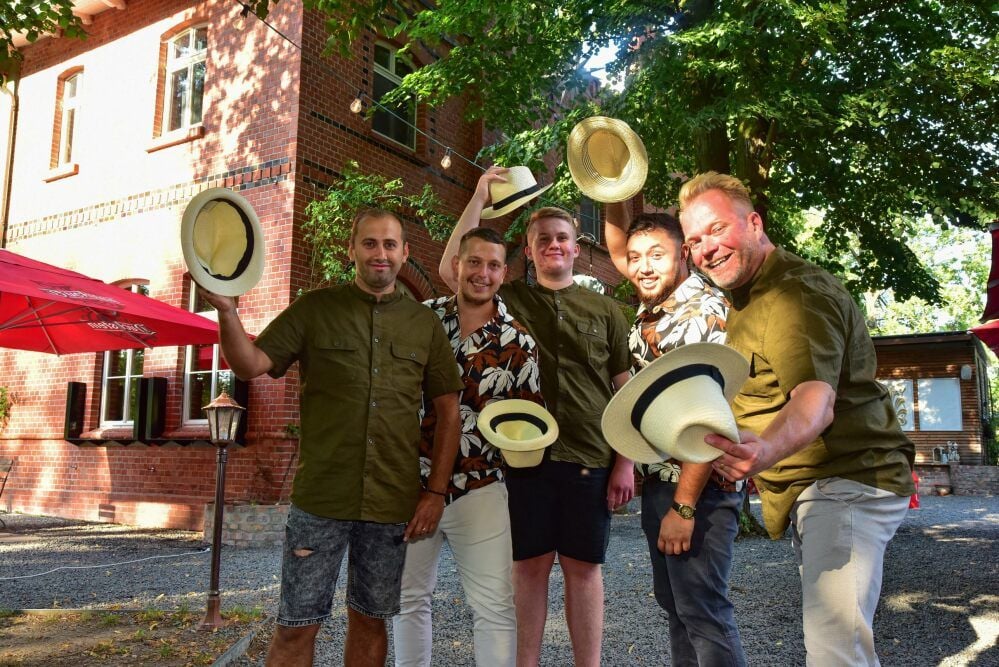 Das Landhaus hat mit neuer Besetzung wieder geöffnet. Alex Ramin (re.) führt das Team an.