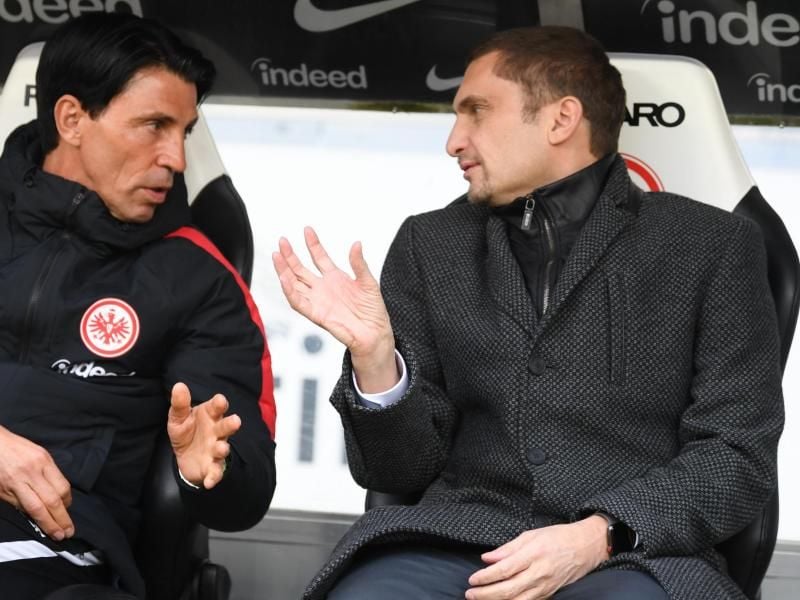 Frankfurts Sportdirektor Bruno Hübner (l) und Oliver Frankenbach, Finanzvorstand der Eintracht Frankfurt Fußball AG. Foto: Arne Dedert/Archiv