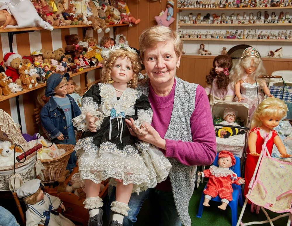 Veronika Schwind aus Biendorf will sich schweren Herzens von ihrer Sammlung trennen.