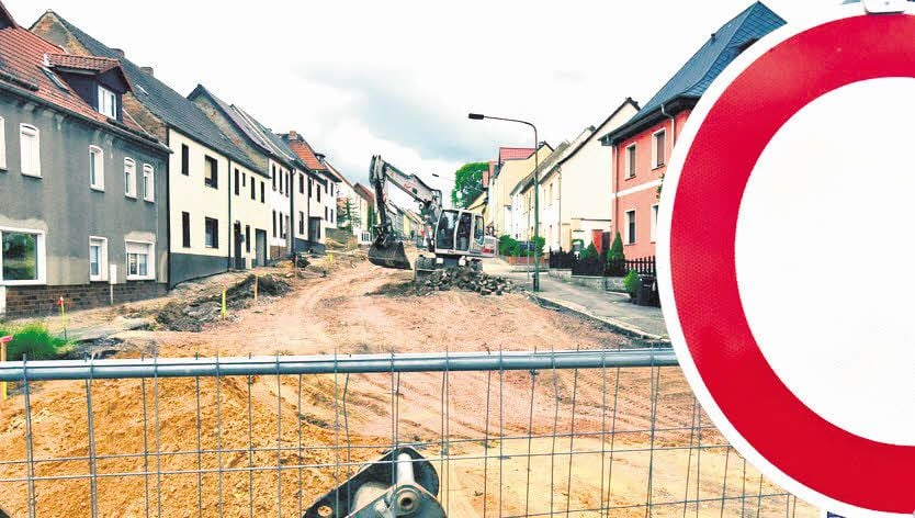 Für Pkw geht hier nichts mehr. Schweres Gerät arbeitet sich hier durch.