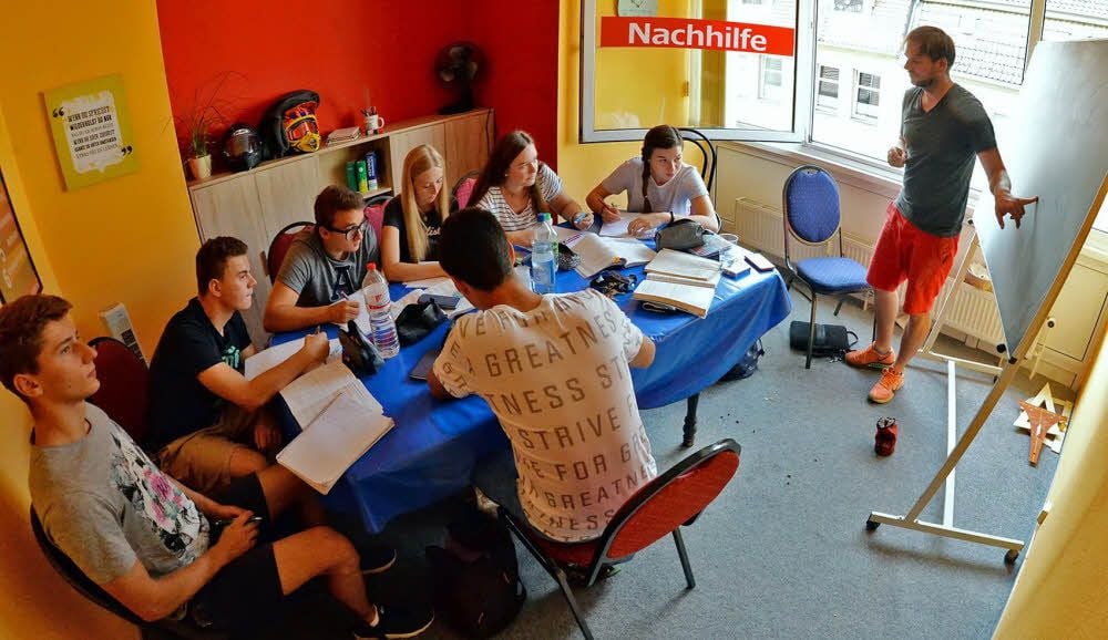 Freiwillig opfern Schüler der elften und zwölften Klasse einen Teil ihrer Sommerferien, um bereits vor dem Schulstart Mathe zu pauken.