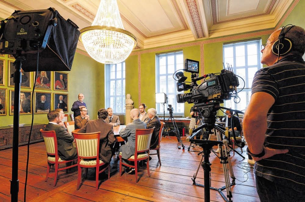 Die Dreharbeiten zu dem Doku-Drama fanden auch im historischen Sessionssaal der Universität Halle statt.