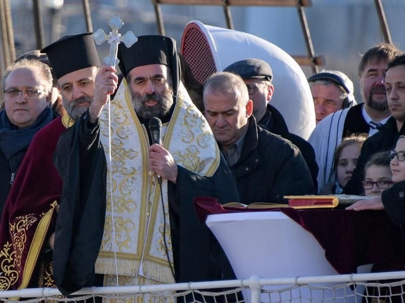 Wasserweihe der griechisch-orthodoxen Kirche an Board der „Rickmer Rickmers”. Foto: Axel Heimken