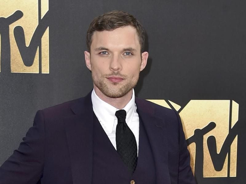Der britische Schauspieler Ed Skrein hat nach harscher Kritik auf seine Rolle im neuen „Hellboy”-Reboot verzichtet. Foto: Jordan Strauss