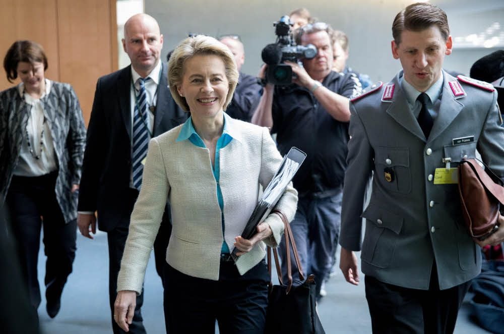 Bei der von Verteidigungsministerin Ursula von der Leyen angeordneten Untersuchung der Kasernen wurden 41 Wehrmachtsandenken gefunden.