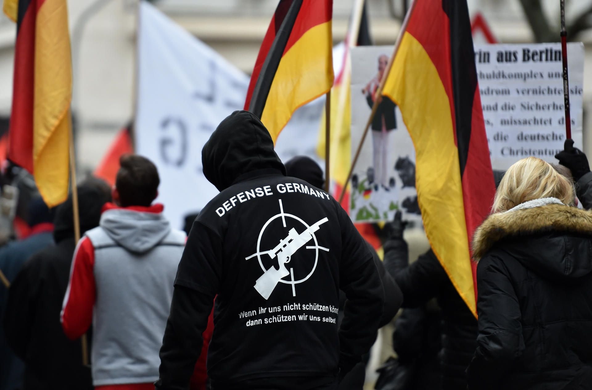 „Die Rechte”, „Pro NRW” oder „Der III. Weg”: Der braune Rest findet sich in verschiedenen Gruppierungen zusammen.