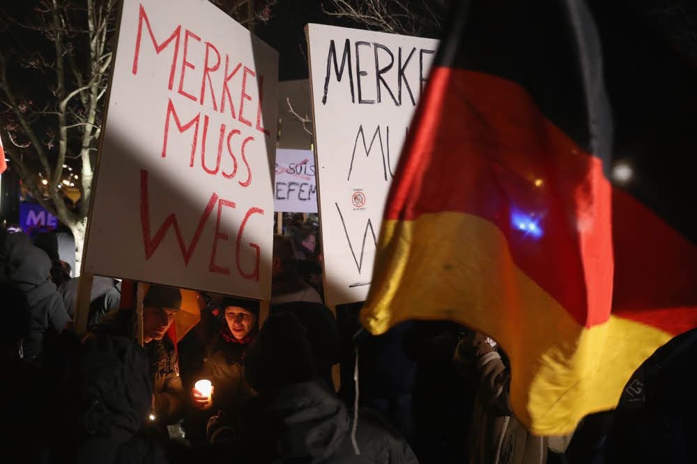 AfD-Sympathisanten auf einer Kundgebung nach dem Anschlag auf dem Berliner Breitscheidplatz.