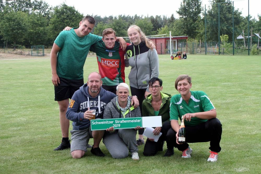 Beim Schweinitzer Volleyballturnier siegte die Vertretung „Old Schmetterhand“. Sie konnte sich im Finale gegen das Team aus Löben durchsetzen.